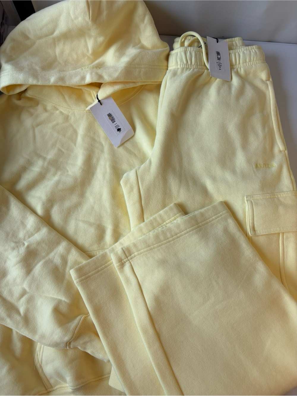 NWT aritzia lemonade set
